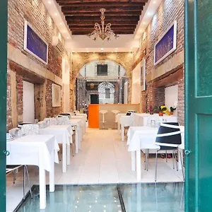 https://al-mascaron-ridente.hotelinveneto.com