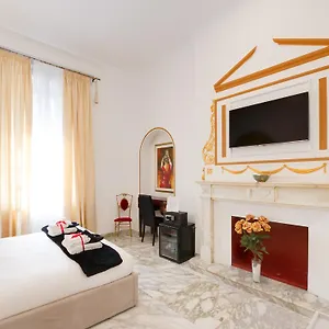 https://queen-palace-suites.it-romehotels.com